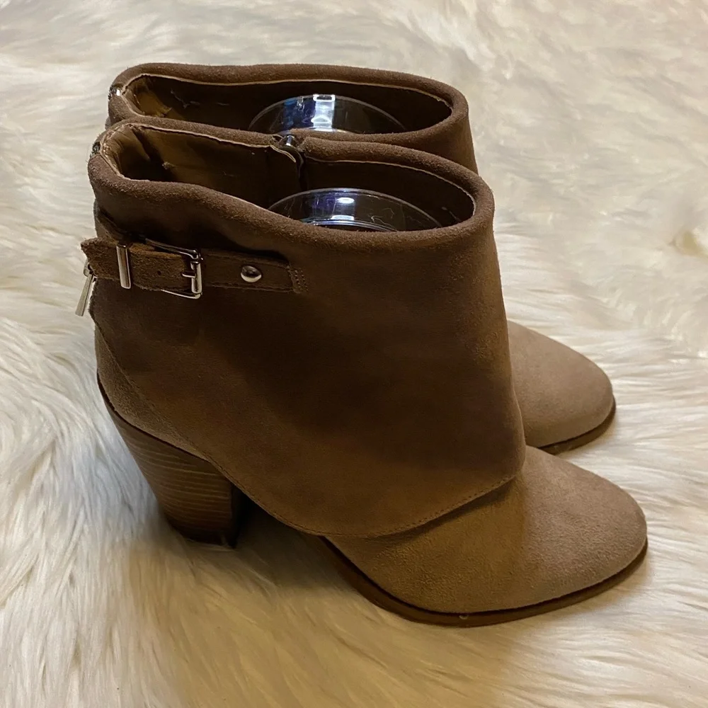 Jessica Simpson size 9.5 Cassley two tone tan heeled booties leather suede